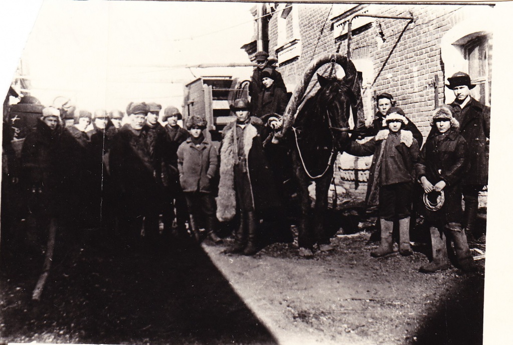 0102. Комсомольцы на воскреснике. 1926 г..jpg